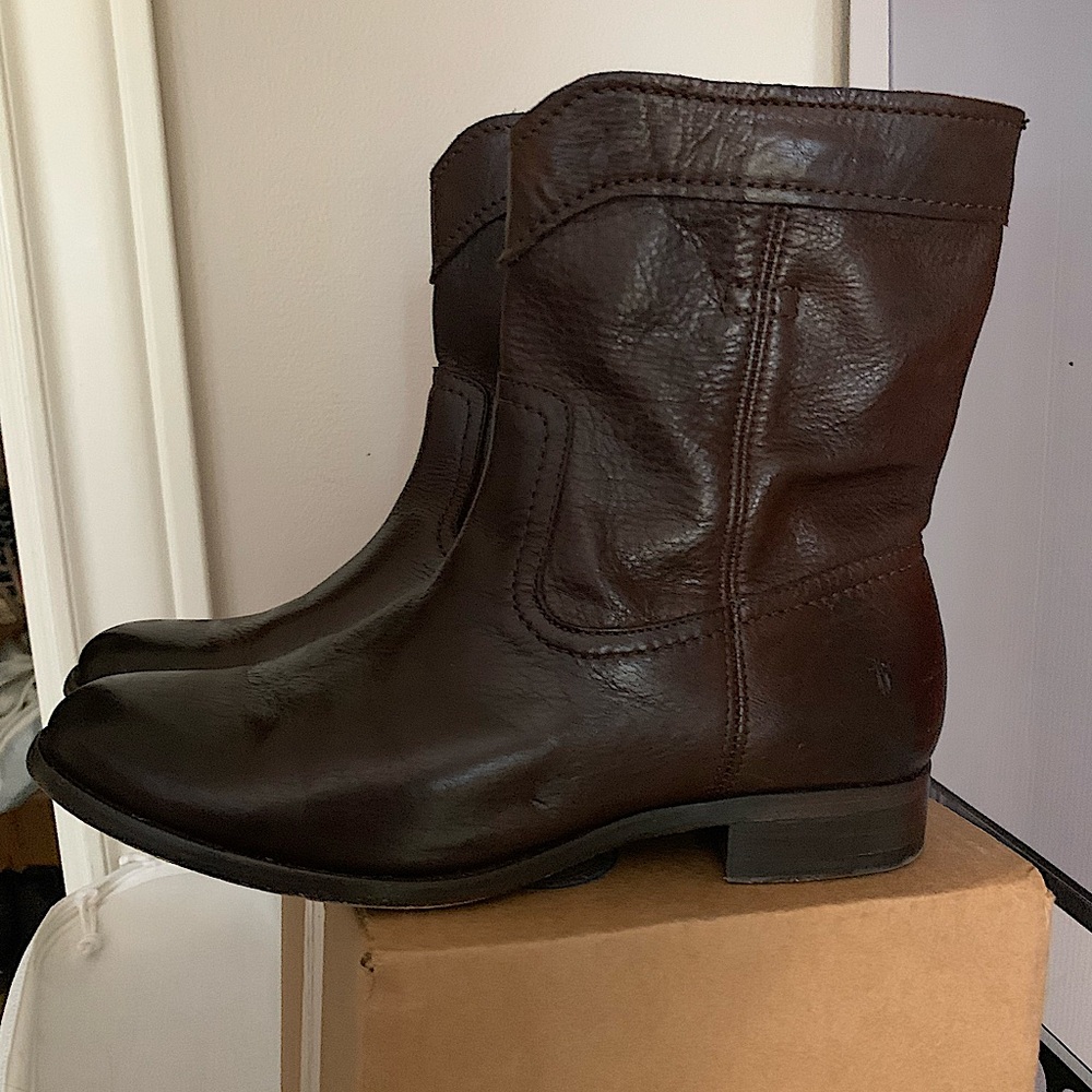 Retro Frye Cara short boot 8.5